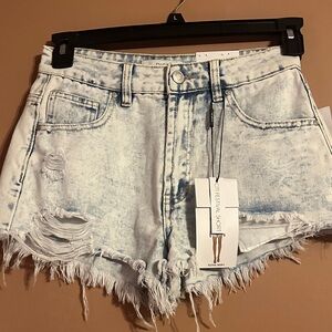 Frayed Hem Light Wash Denim Shorts